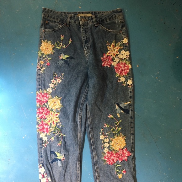Topshop Denim - Topshop embroidered Mom Jeans